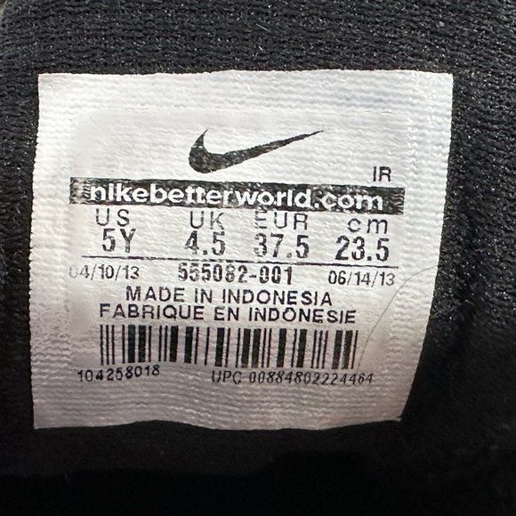 Nike Revolution 2 Sneakers, Youth size 5 - Picture 5 of 6